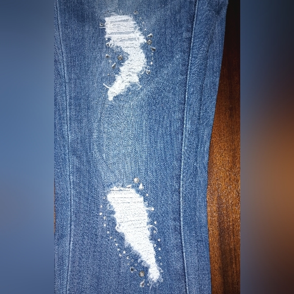 Bebe Ripped capris Jeans - Picture 8 of 8